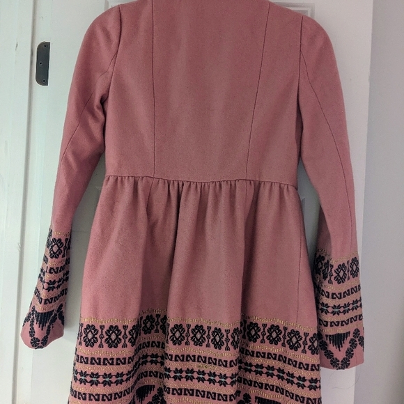 Elegant Pink Embroidered Women's Coat - Picture 3 of 3